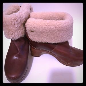 UGG- Lynnea chestnut leather fold over clog